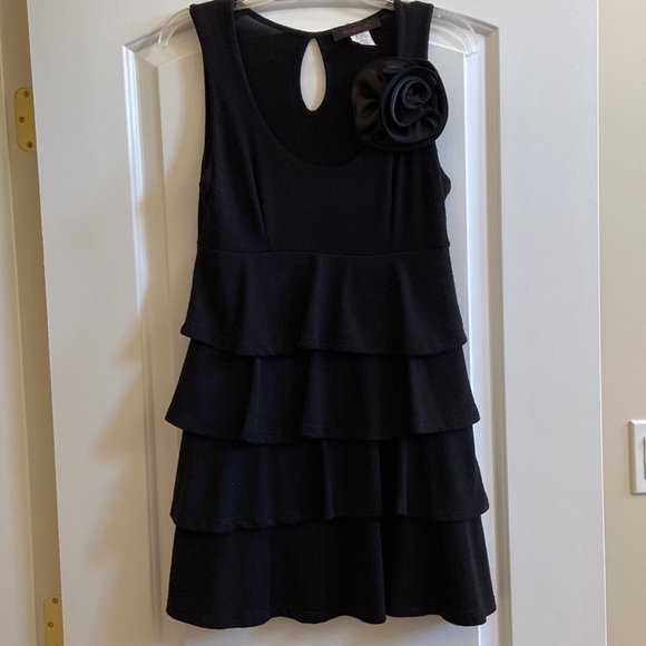 Absolutely adorable little black tiered dress in size M - Picture 4 of 10